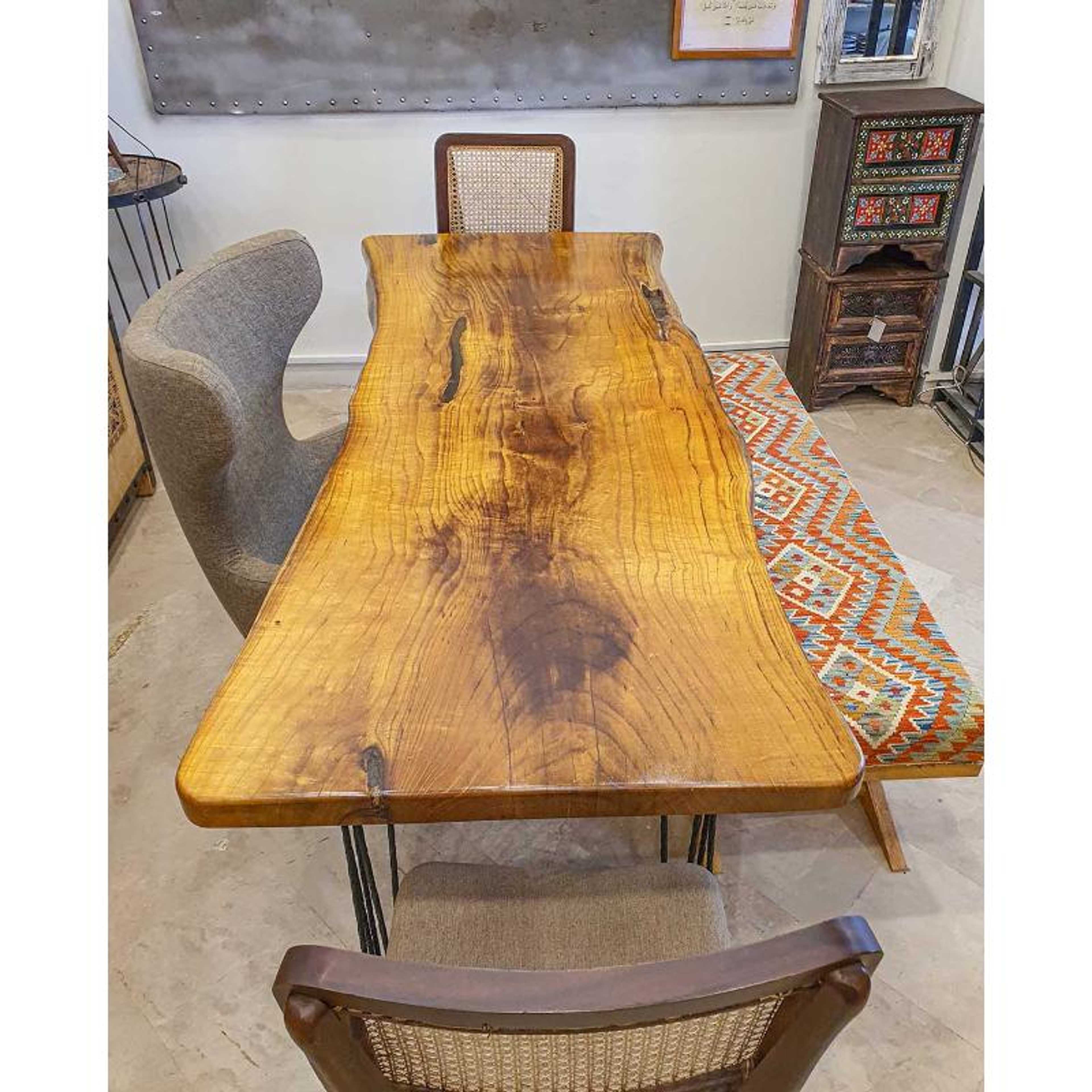 ONE PIECE WAKHAN DINING TABLE