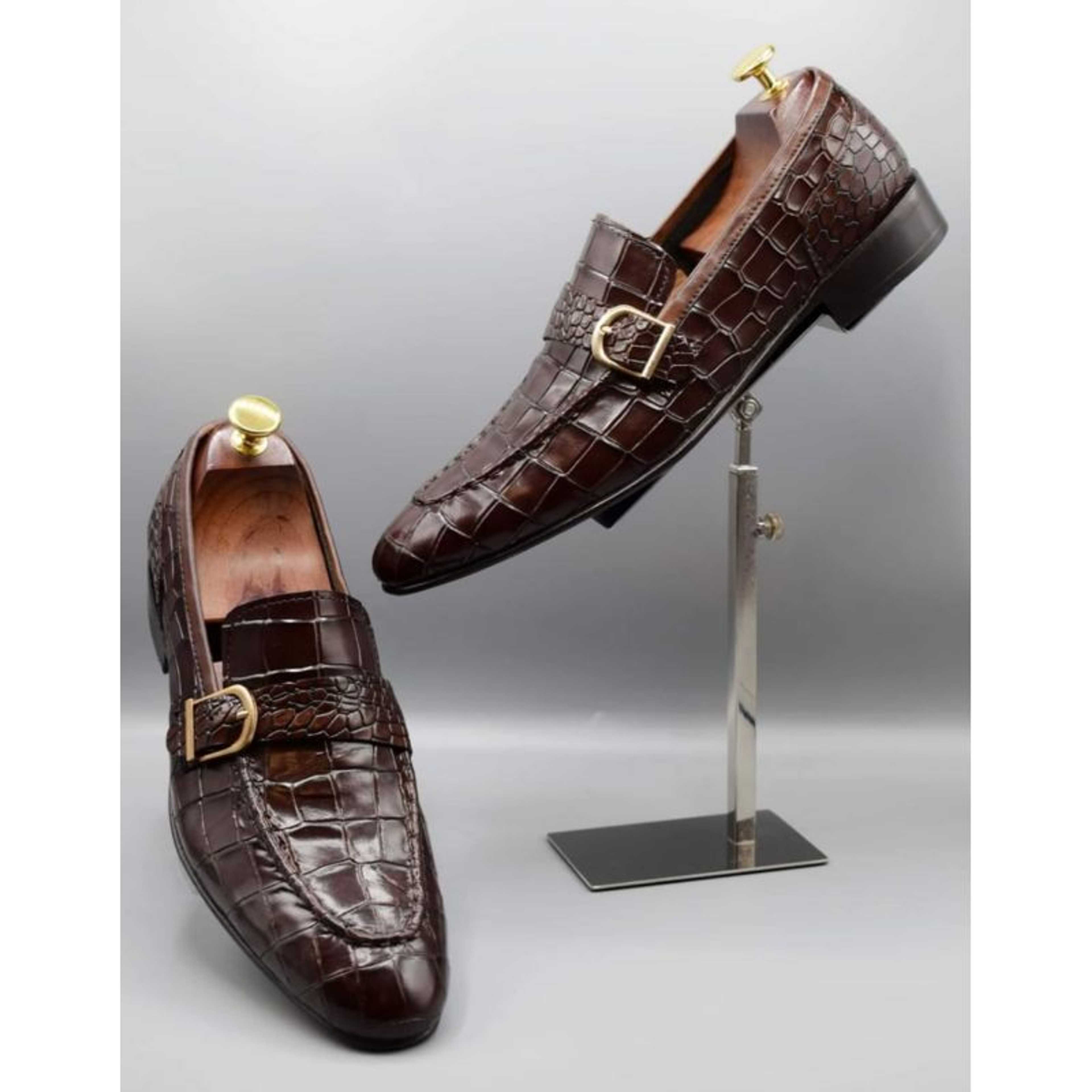 Crocodile Type Leather Shoes Brown color