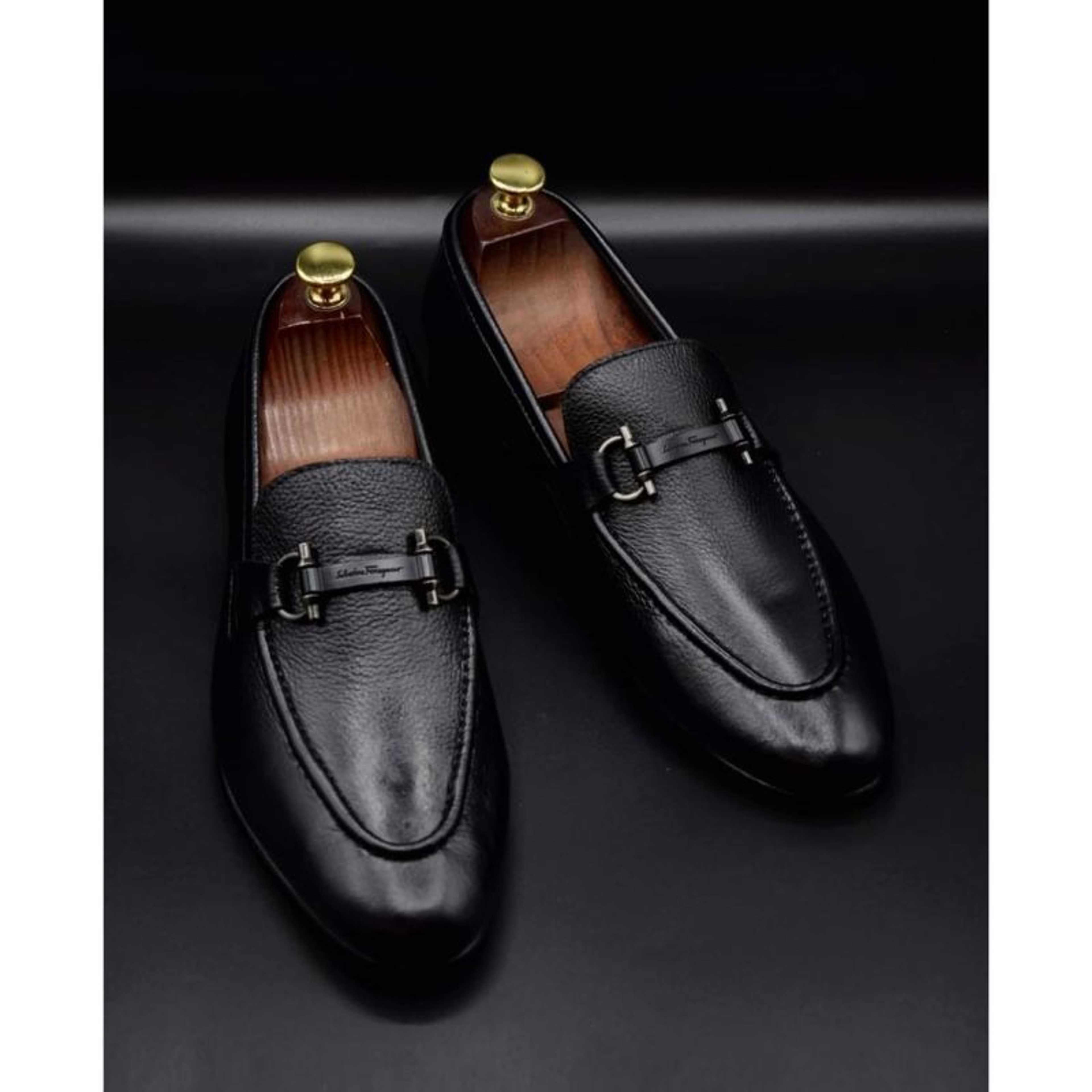 Black Color Round Shoe 
