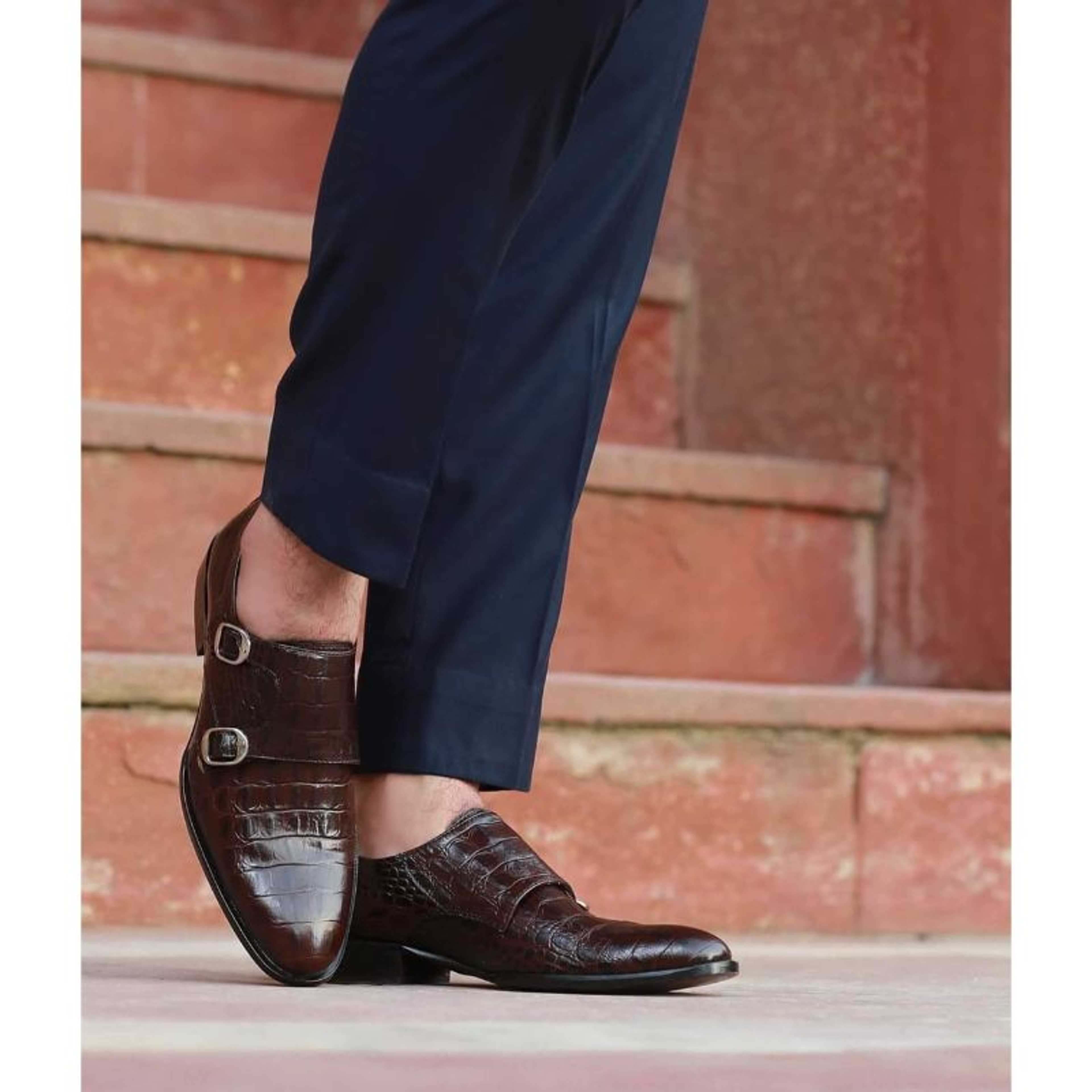 Formal shoes In Brown color