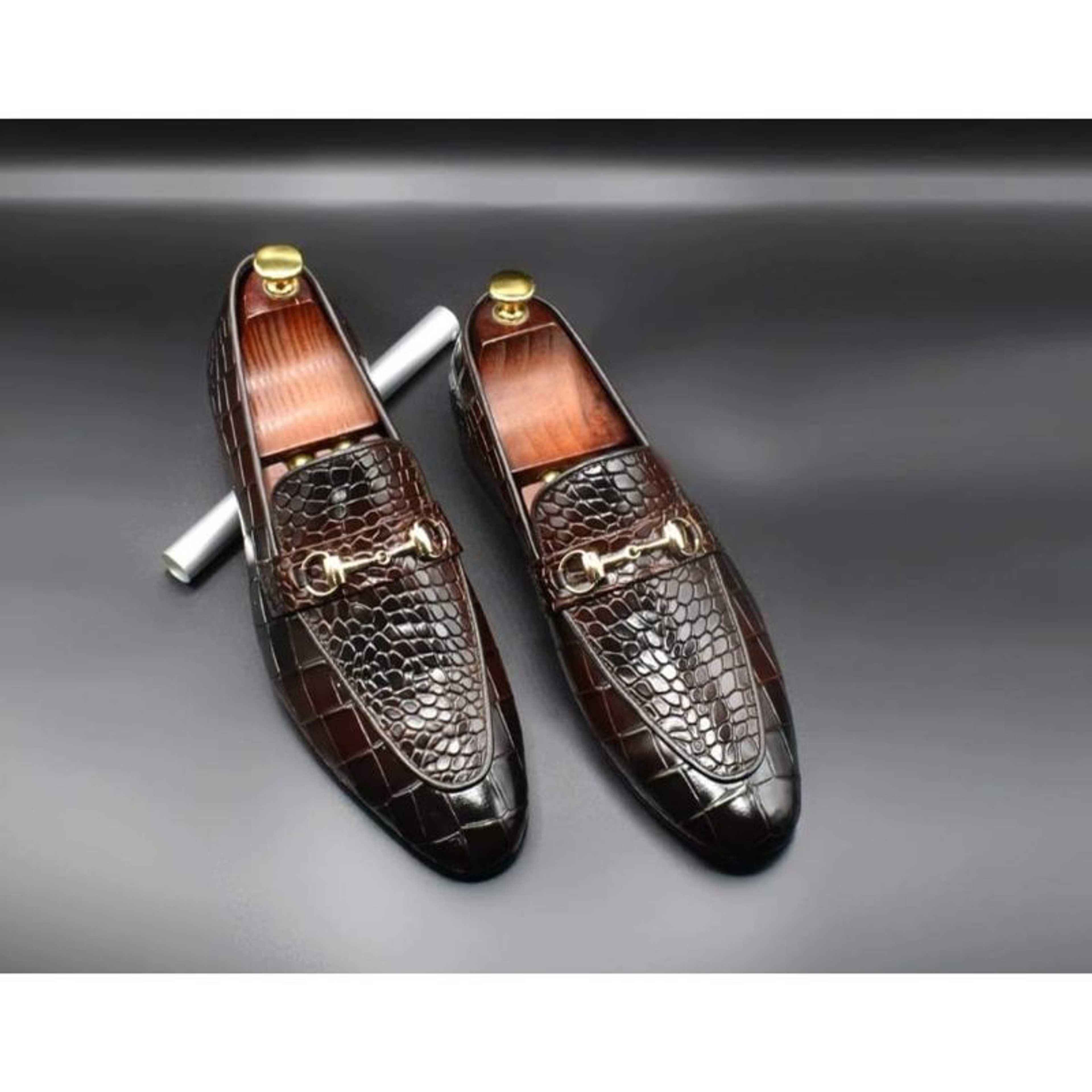Crocodile Type Leather Shoes in Brown Color