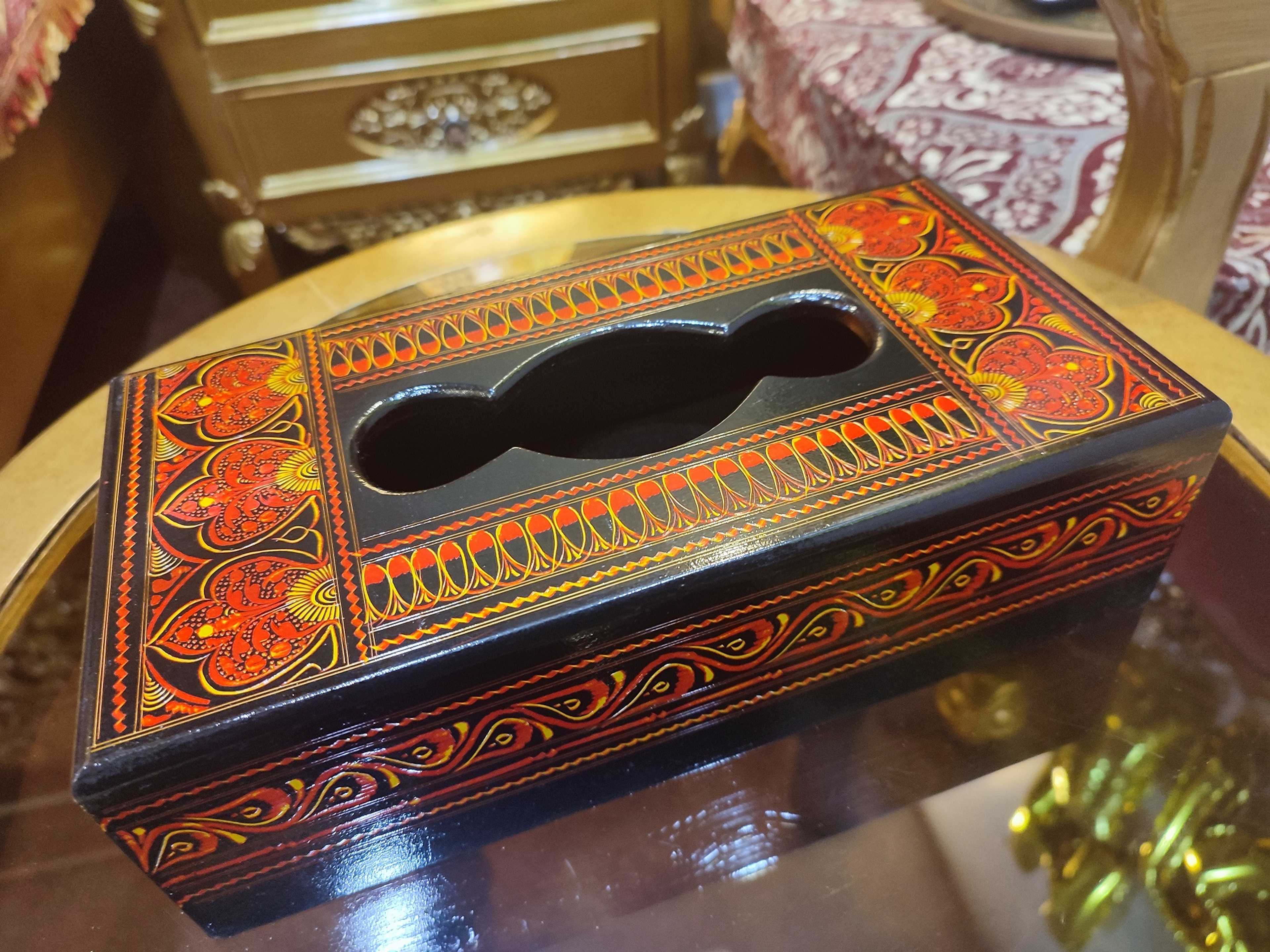 Tissue Box with Lacquer Art