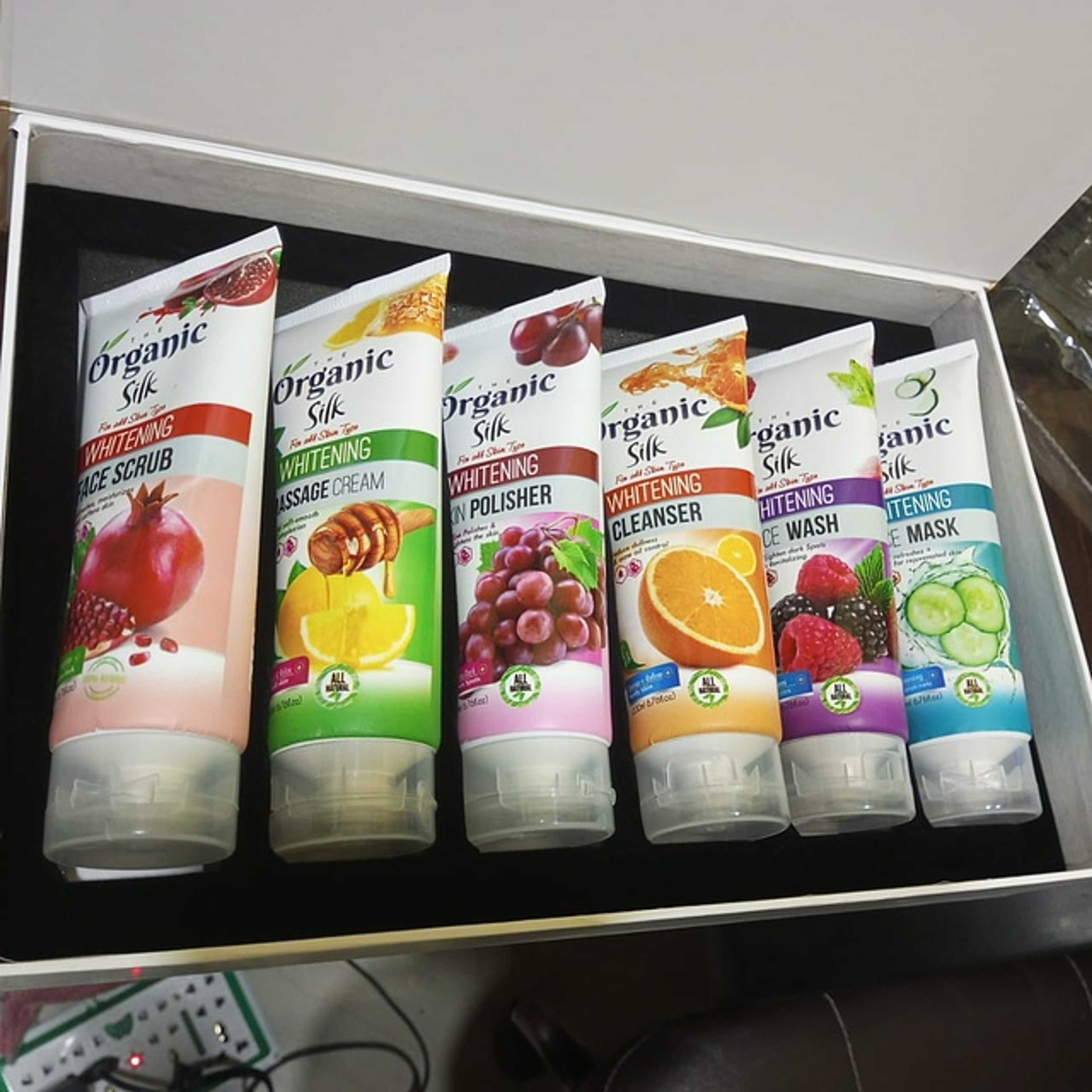 Organic Silk Whitening Kit  - Product Main Image