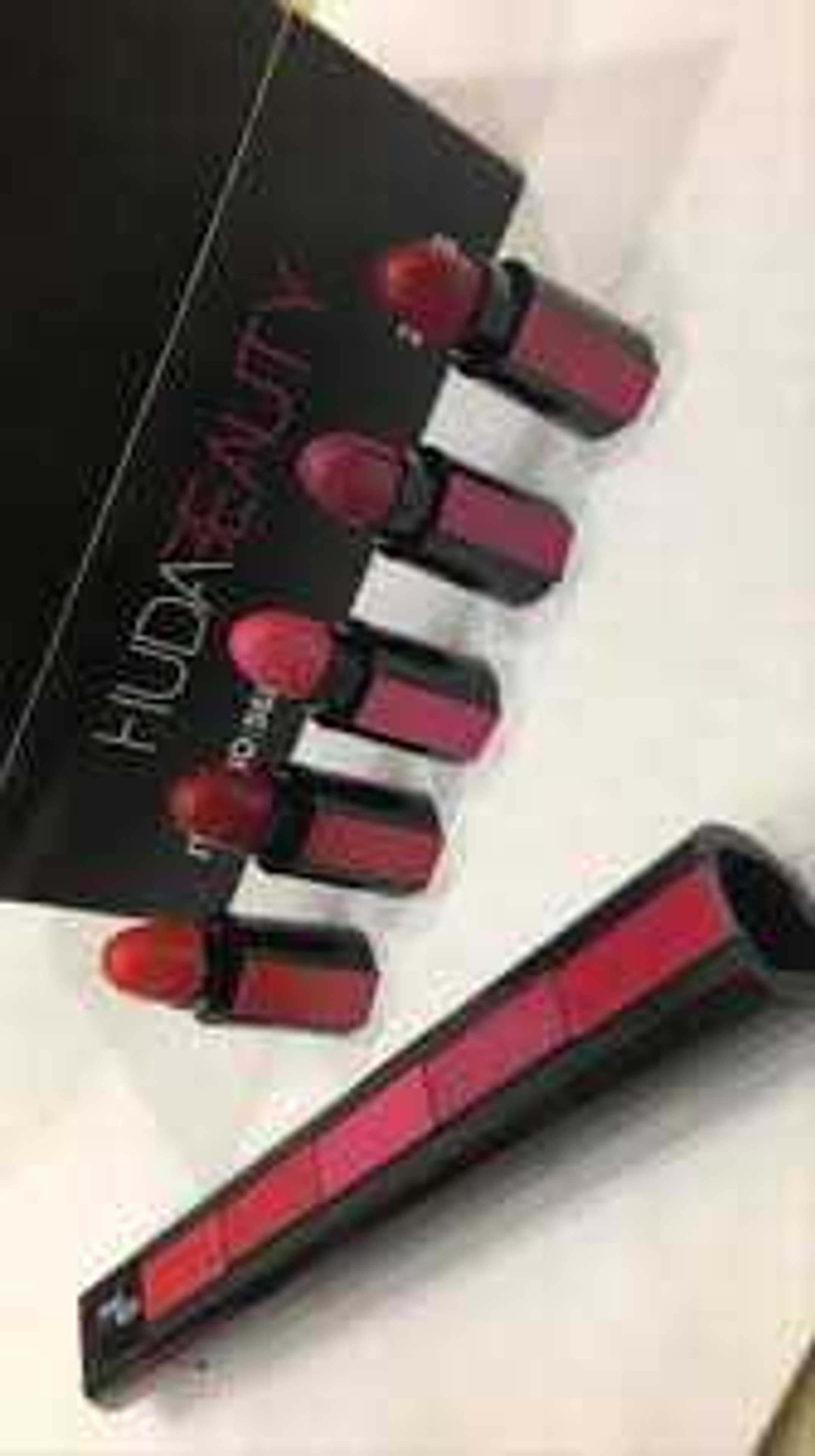 5 in 1 lipstick by Huda beauty 