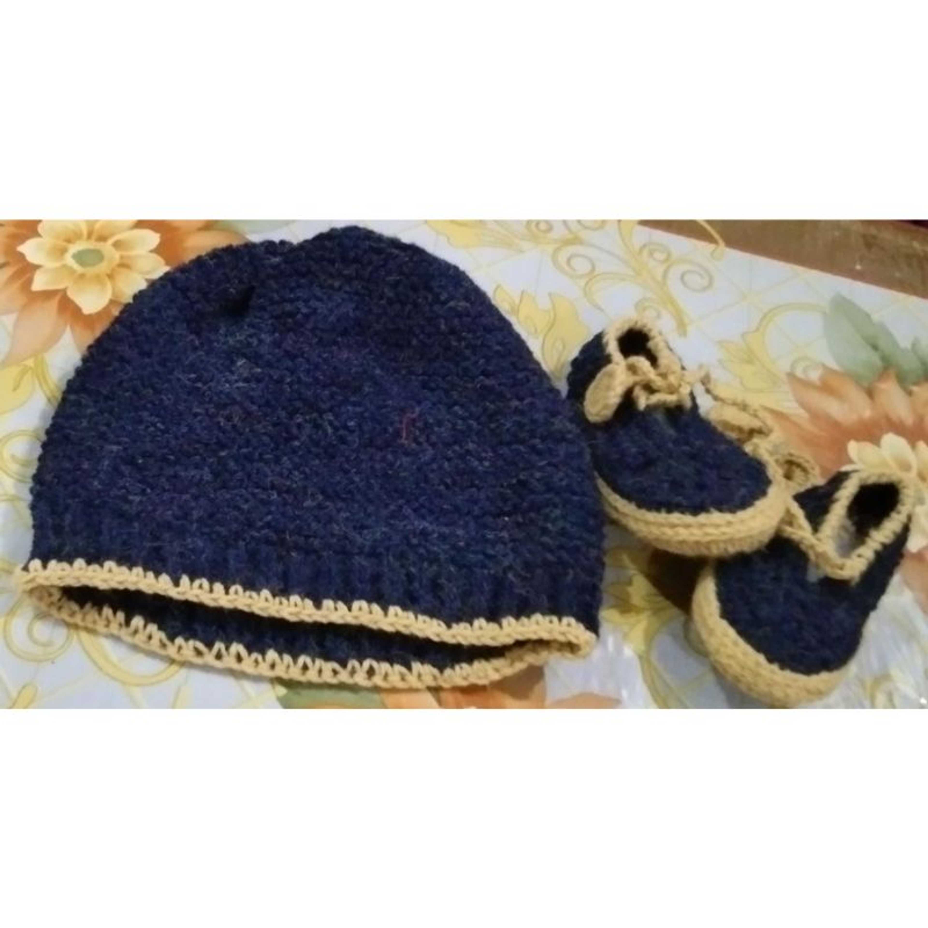 Knitted Cap and Shoes Set for Babies - Blue Color