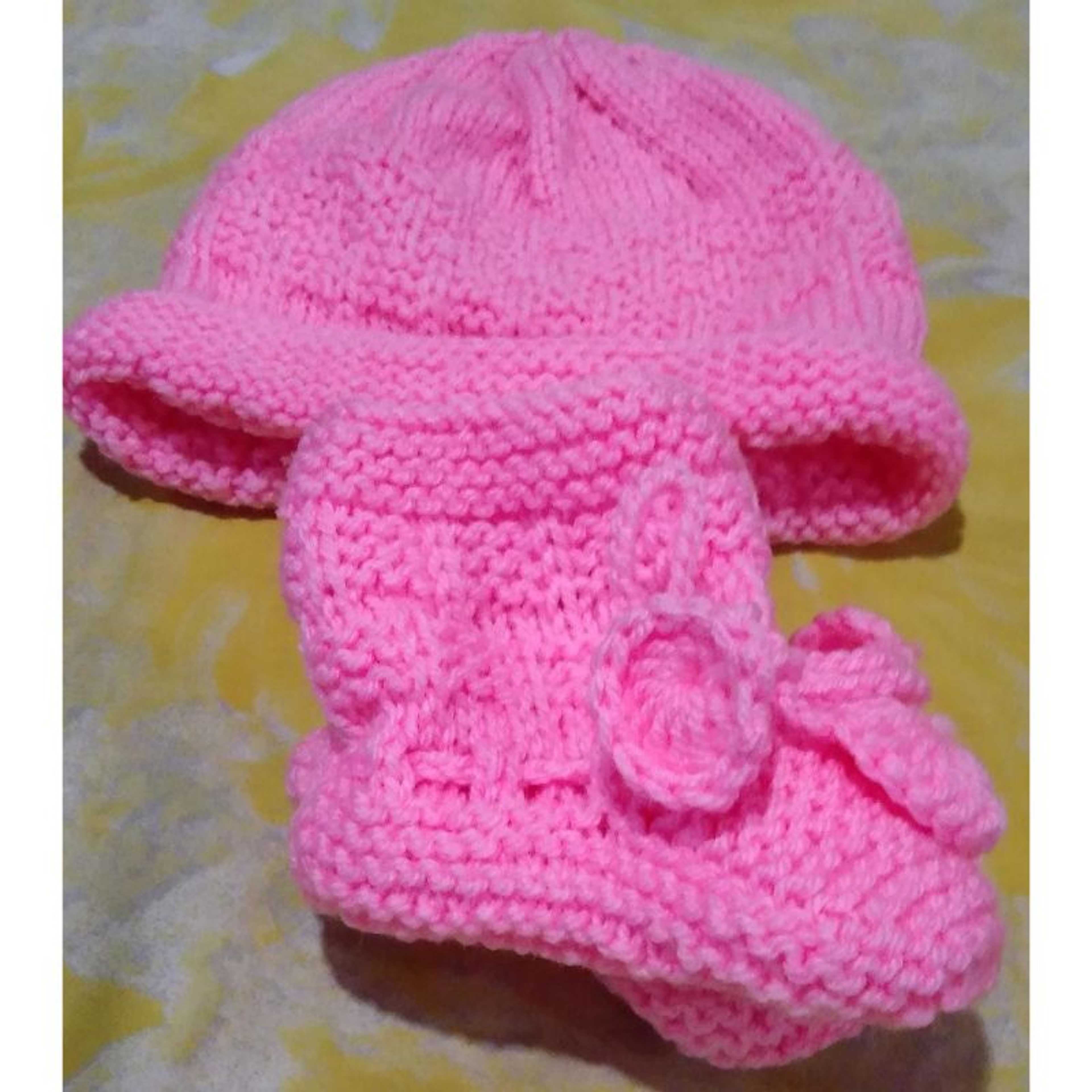 Knitted Cap and Shoes Set for Babies - Pink Color