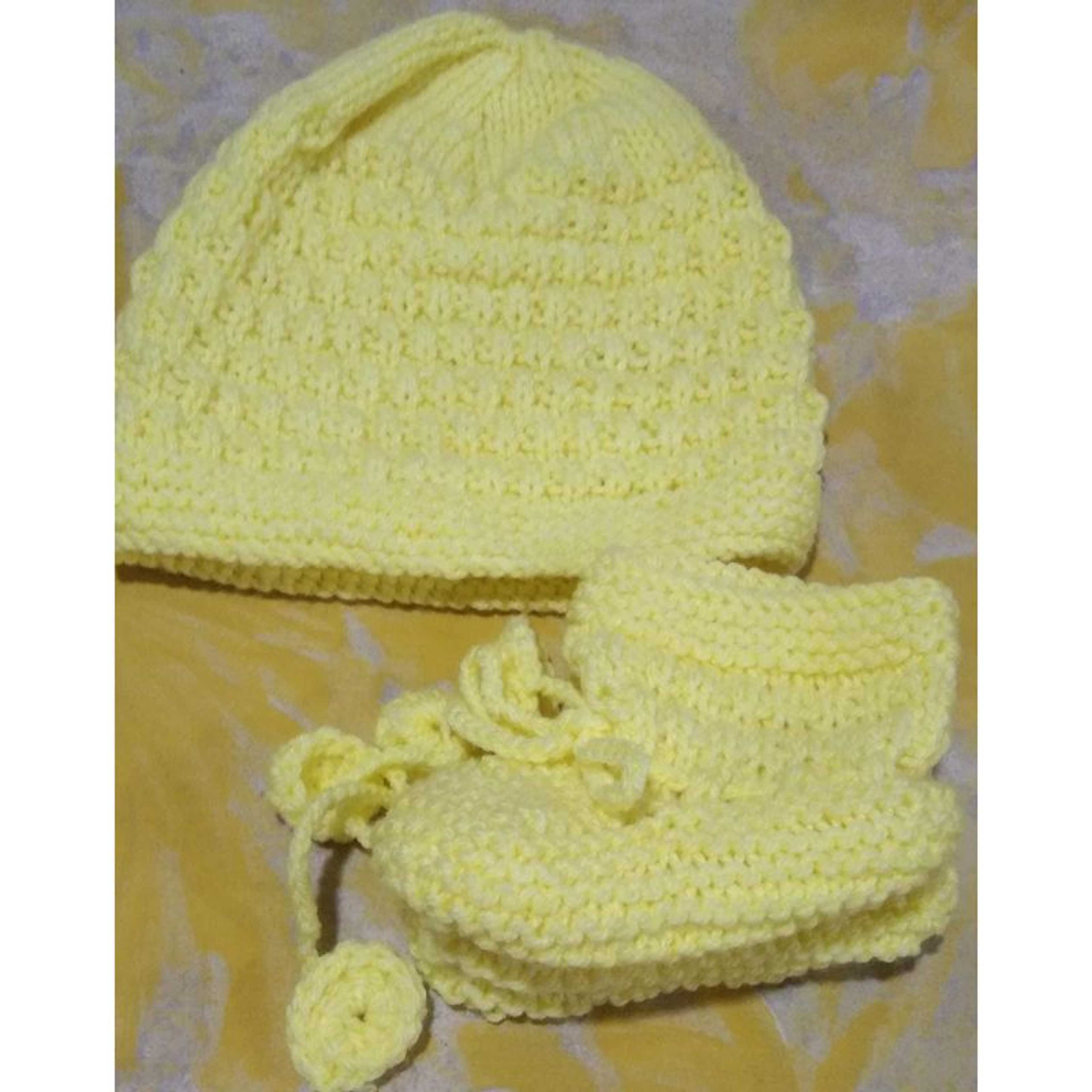 Knitted Cap and Shoes Set for Babies - Yellow Color