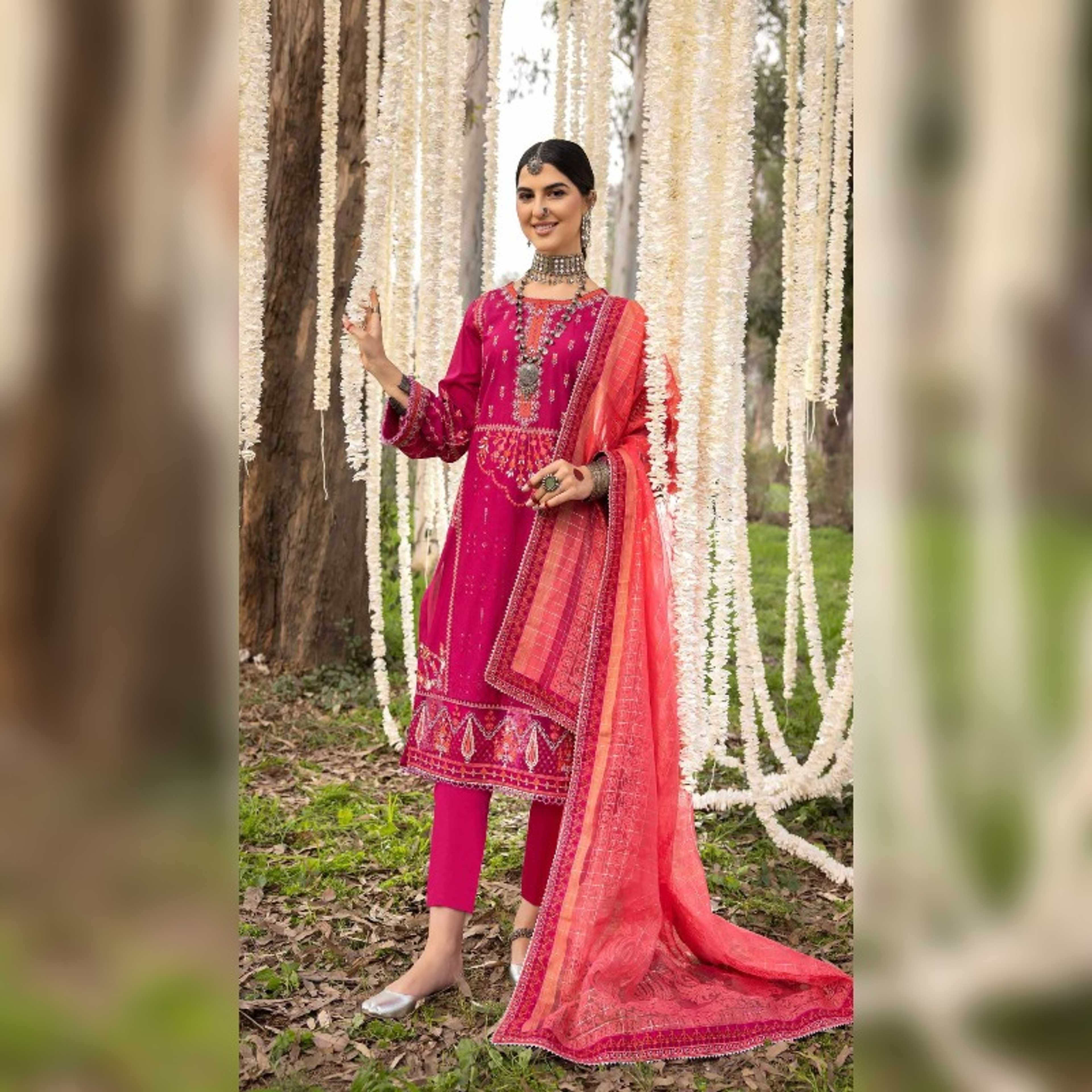 Gul Ahmed 3Pcs Burnout Organza Dupatta with Embroidered Borders Embroidered Lawn Front Panels & Sleeves with Dyed Lawn Back with
Embroidered Border for Front & Back on Organza Dyed Trouser (FE32049)