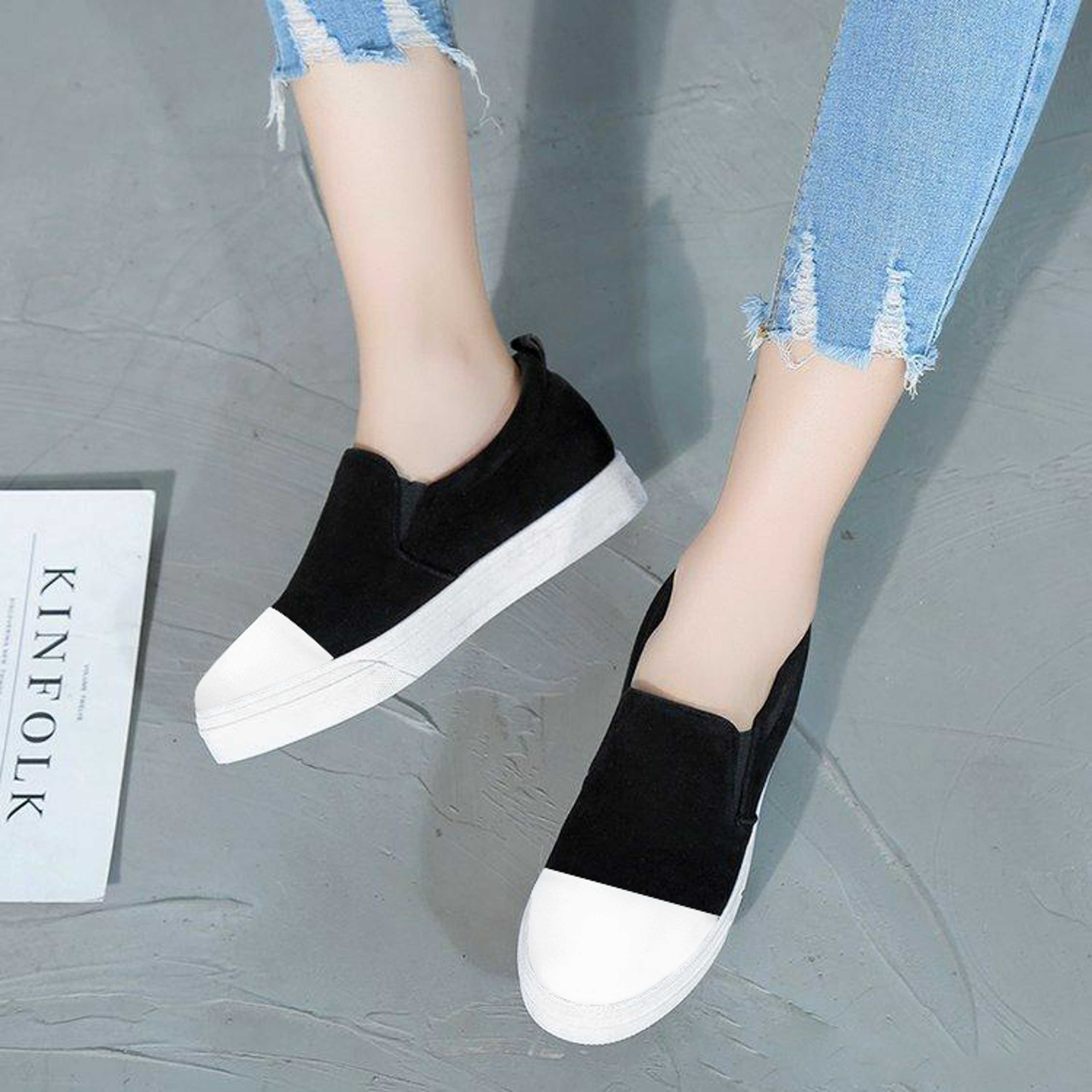 Slip on sneaker