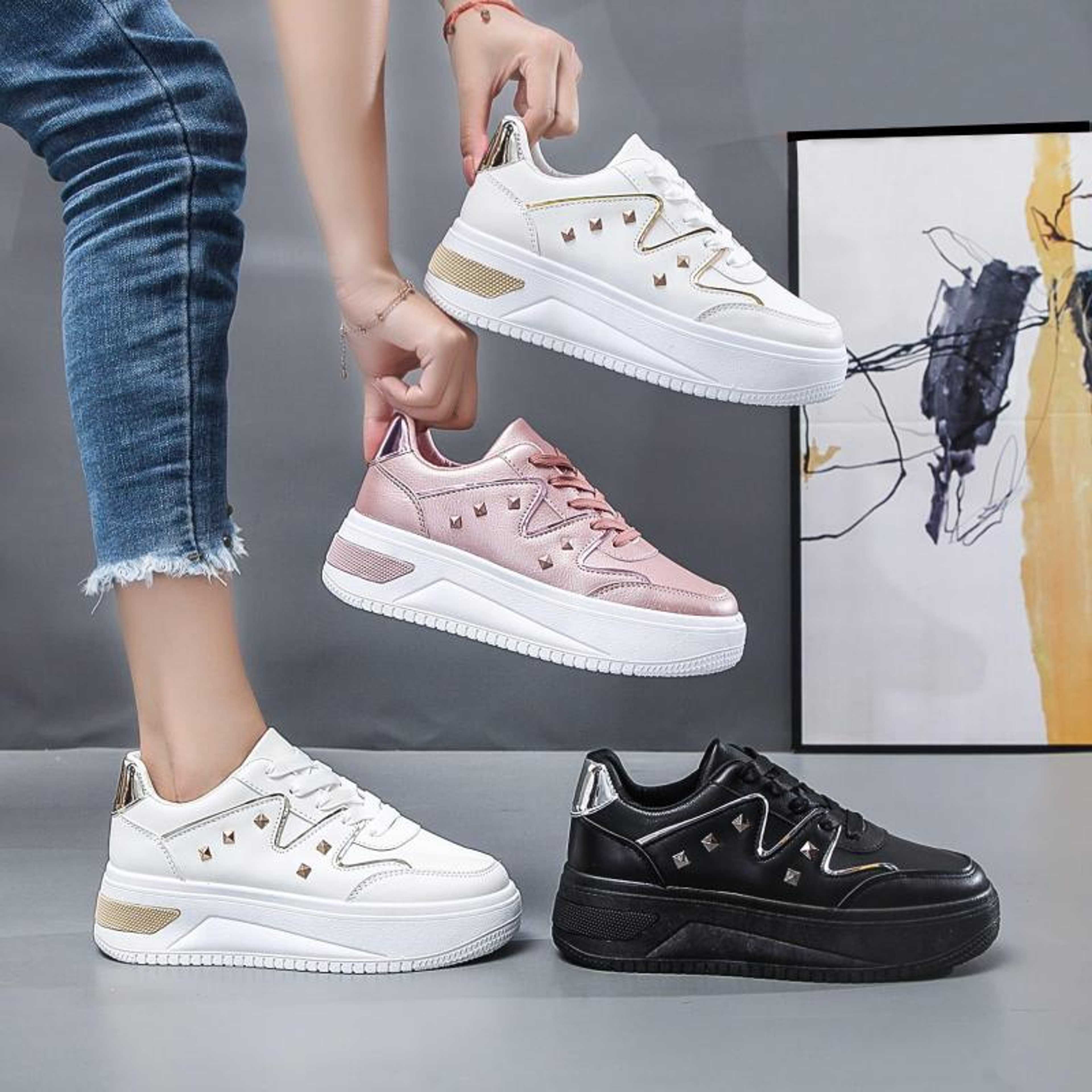 Side beads Sneaker