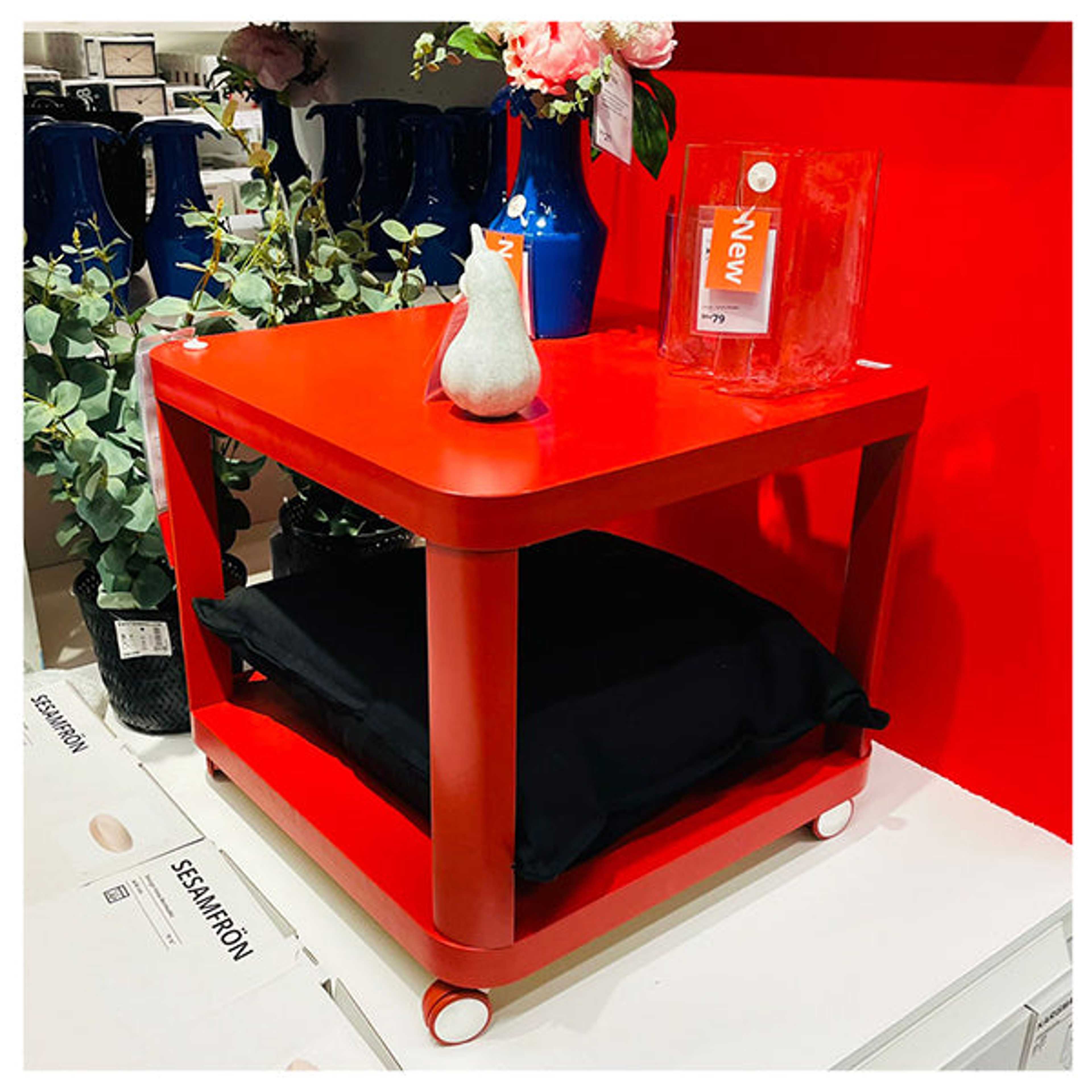 Table On Castors - Red