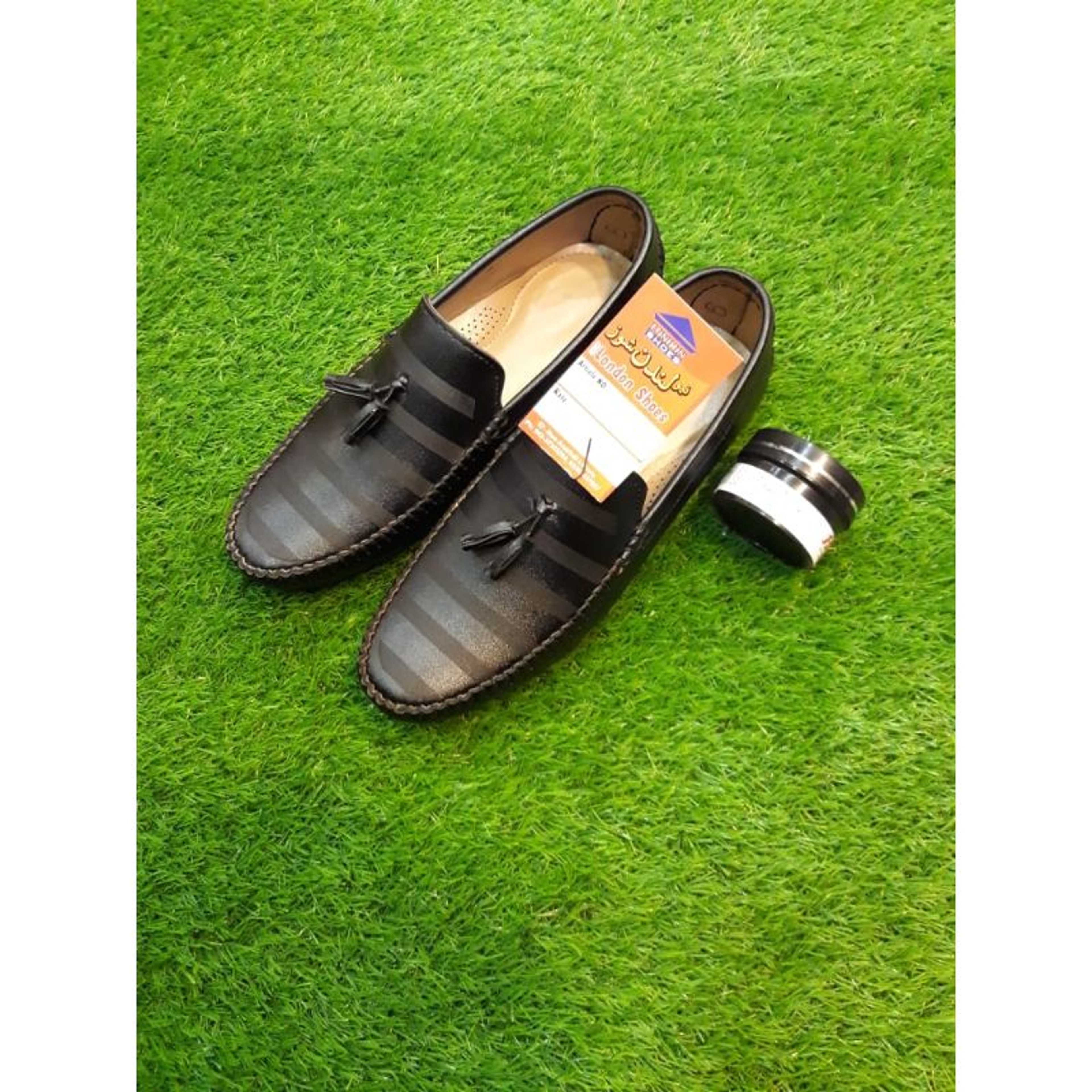 Black Color Loafers Shoes with Design and FREE Polish Gift - Article 1423