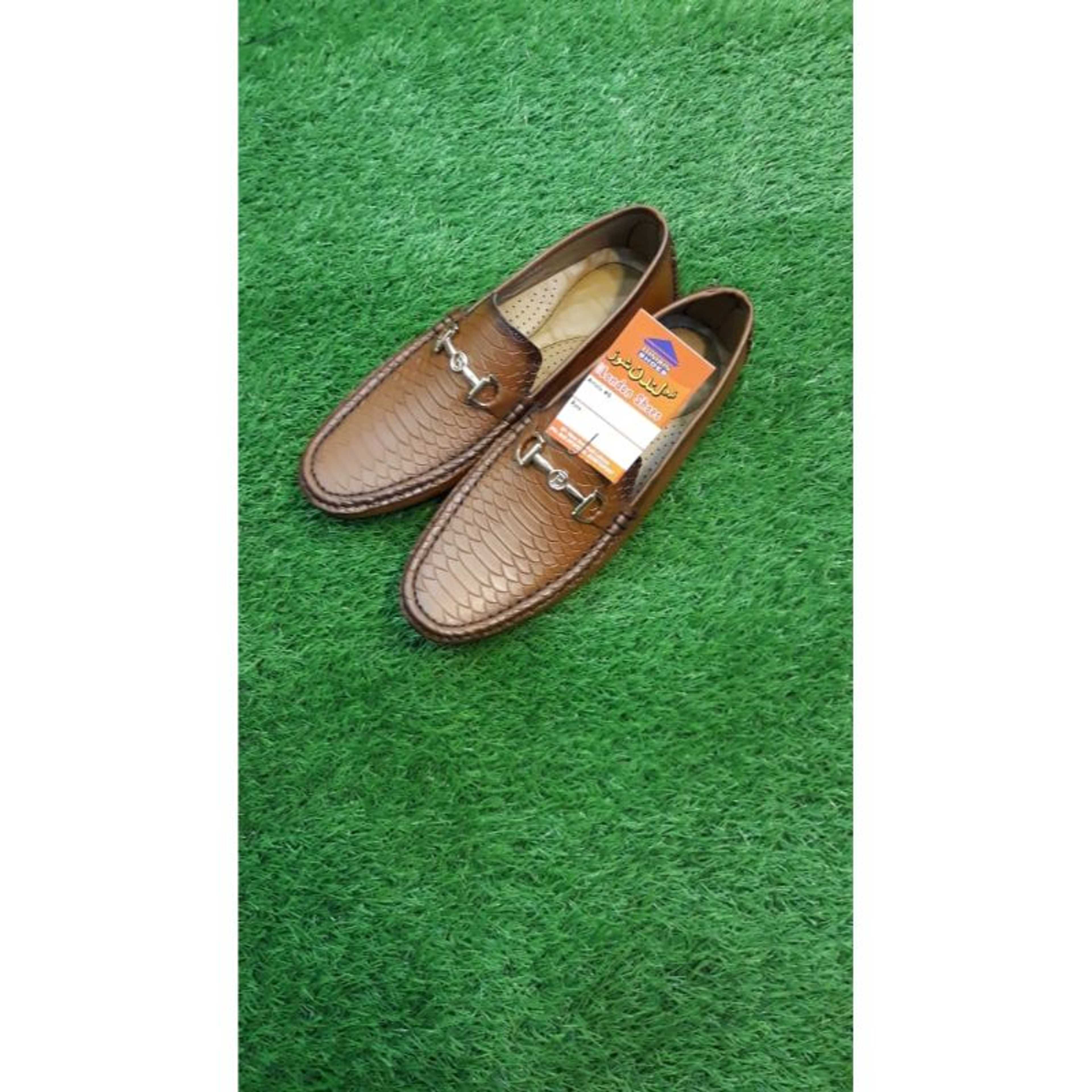 Brown Color Loafers Shoes with Beautiful Design - Article 1429