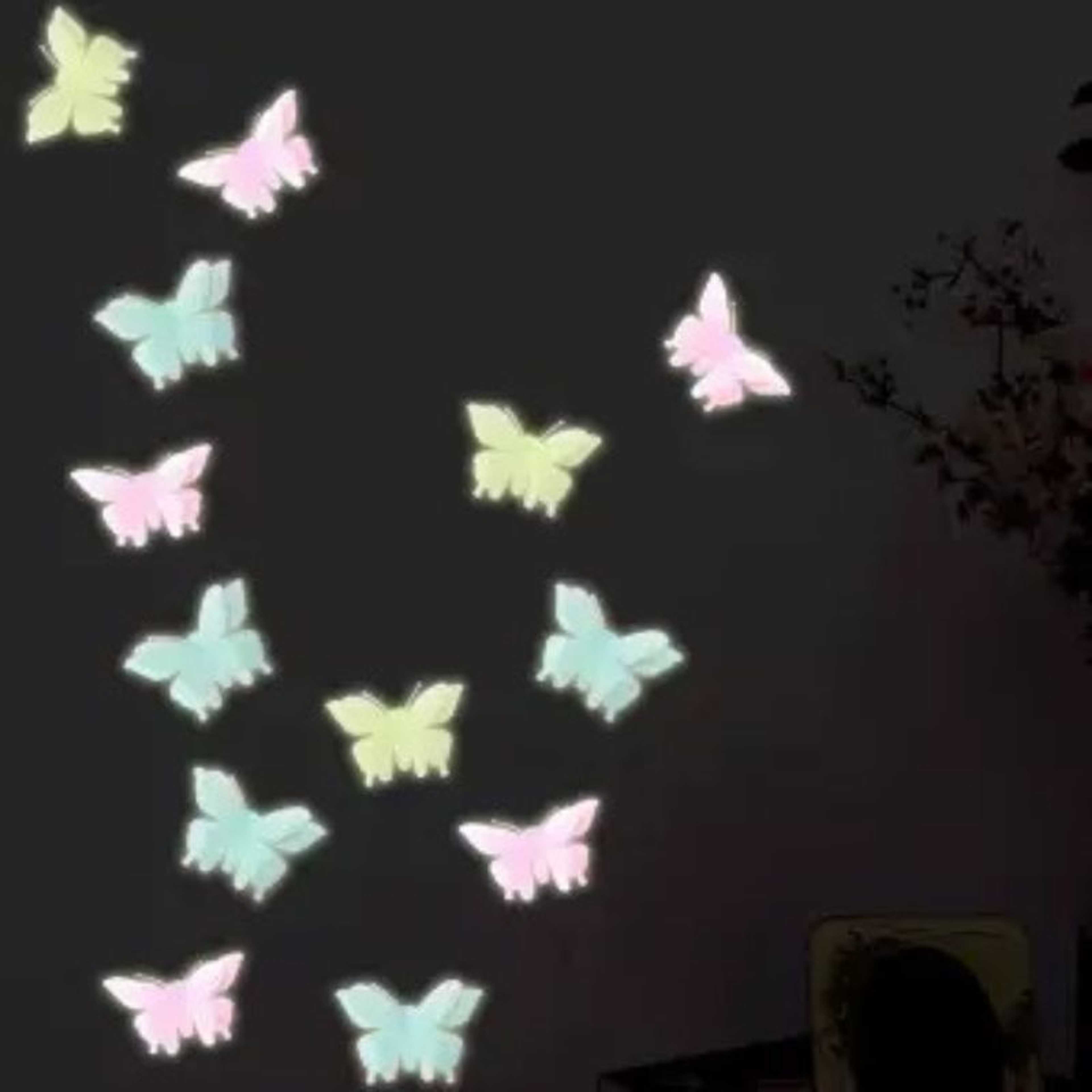 Pack of 8 - Random Color Fluorescent Night Glowing Butterfly Wall Stickers, Butterfly Luminous Wall Stickers Glow in The Dark Stickers