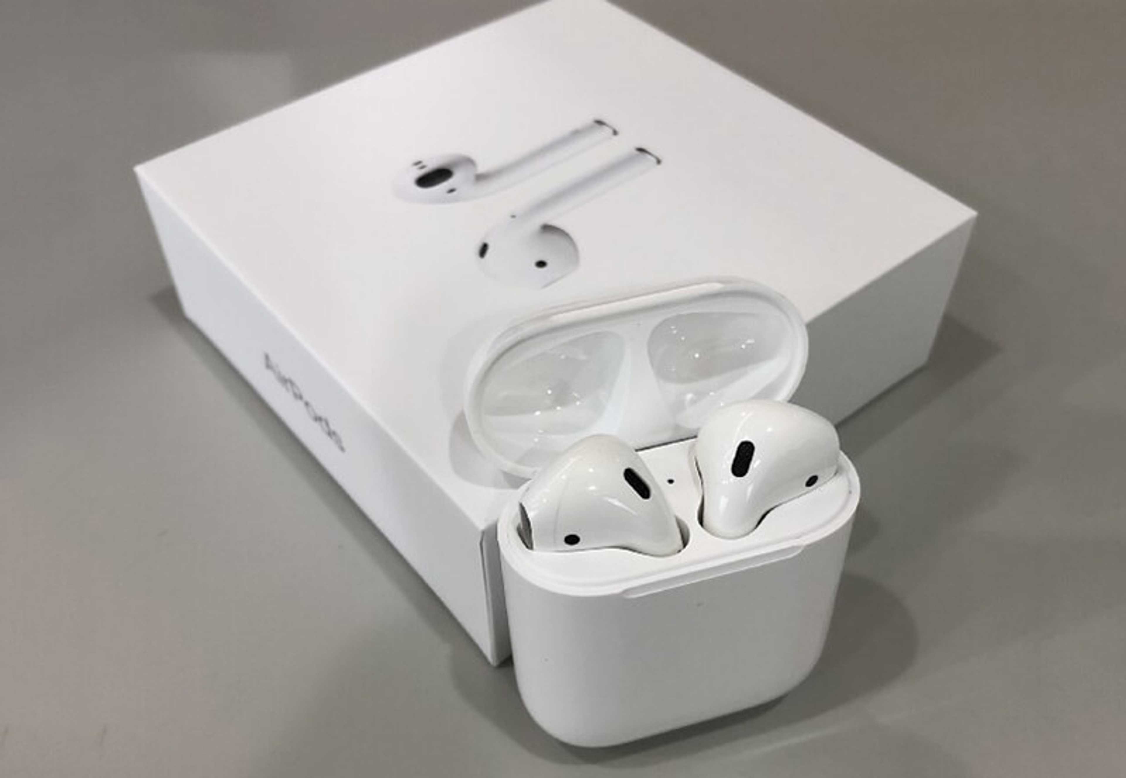 Airpods_2 Gen White Premium Quality Master_Copy Wireless Headset,Headphones,Handsfree, Earbuds Wireless Earbuds | Bluetooth 5.0 - Product Main Image