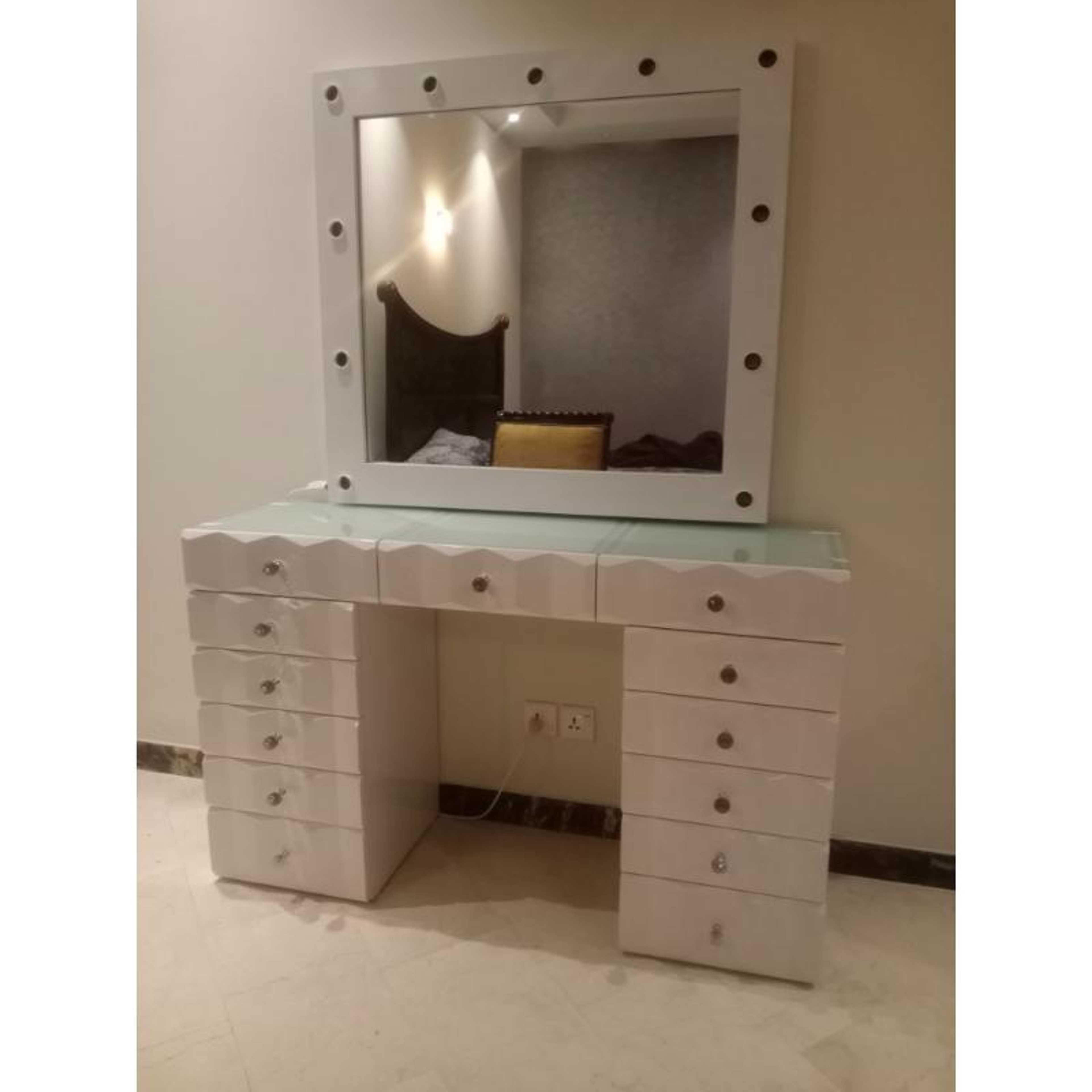 luxury Dressing table with mirror