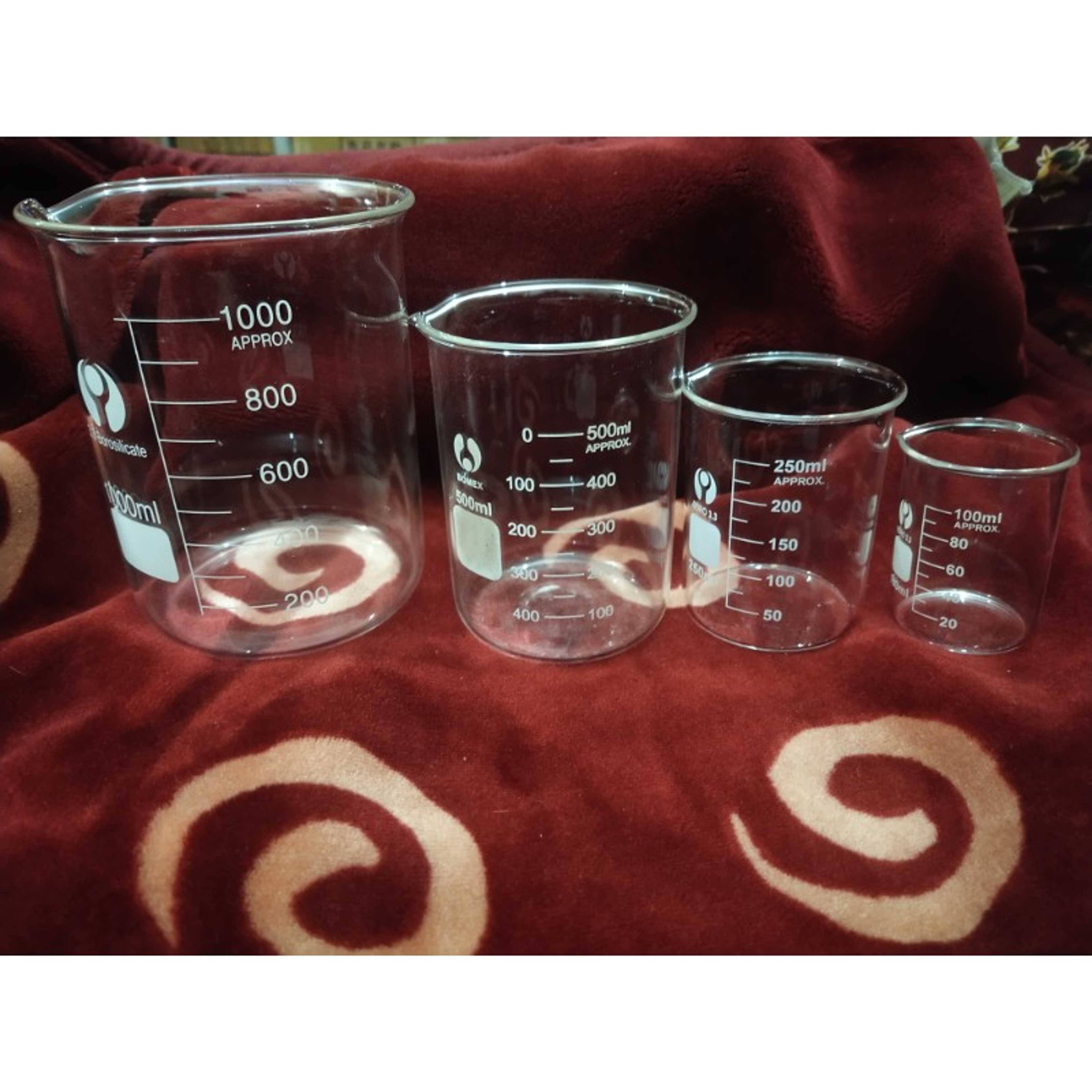 1 pcs Glass Beaker 100ml, 250ml, 500ml 1000ml Low Form Griffin, Borosilicate 3.3 Glass, marking Scale, Graduated. Glass Beaker 1 pcs High Quality, Laboratory use Random Company