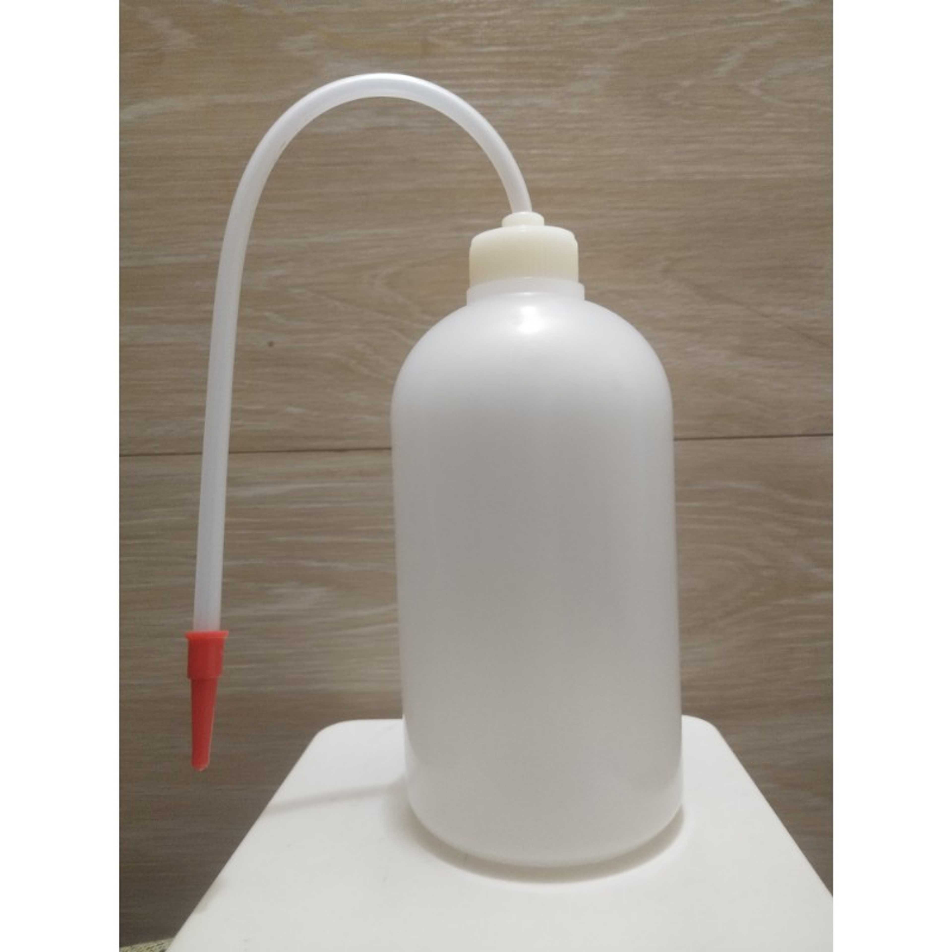 WASH BOTTLE, SQUEEZE BOTTLE, Wash BOTTLE FOR LABORATORY CLEANING 500 ml Wash bottle, Safety Wash Bottle, Squeeze Bottle, Narrow Mouth, Plastic, and Economy Plastic Squeeze Bottle for Medical Lab or Laboratory use