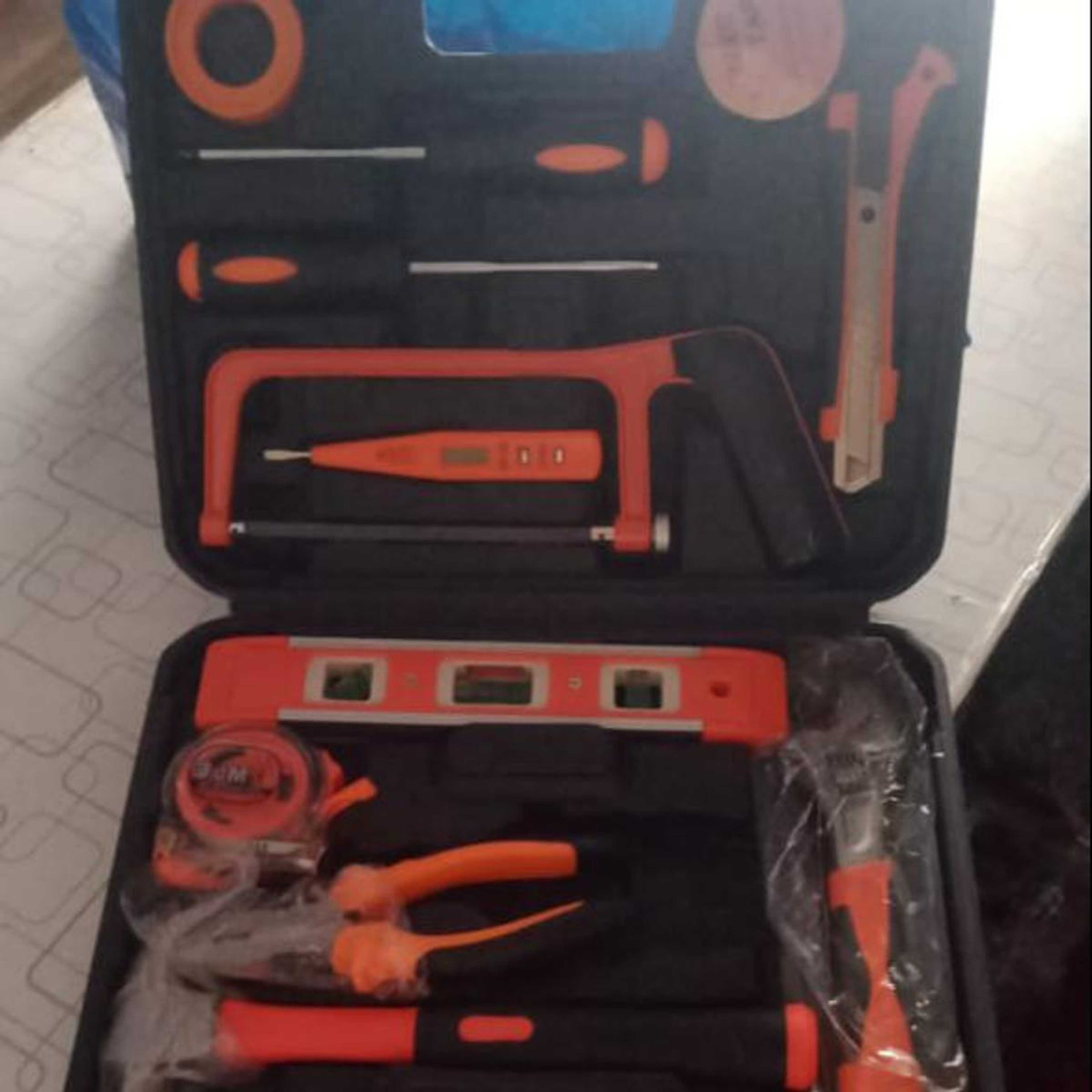 28pcs 2021 New Design Hardware Tool Set Professional Car Repair Tool Kit With Plastic Box