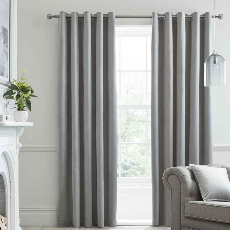 Pack of 2 Plain Dyed Eyelet Curtains with linning- Light Grey