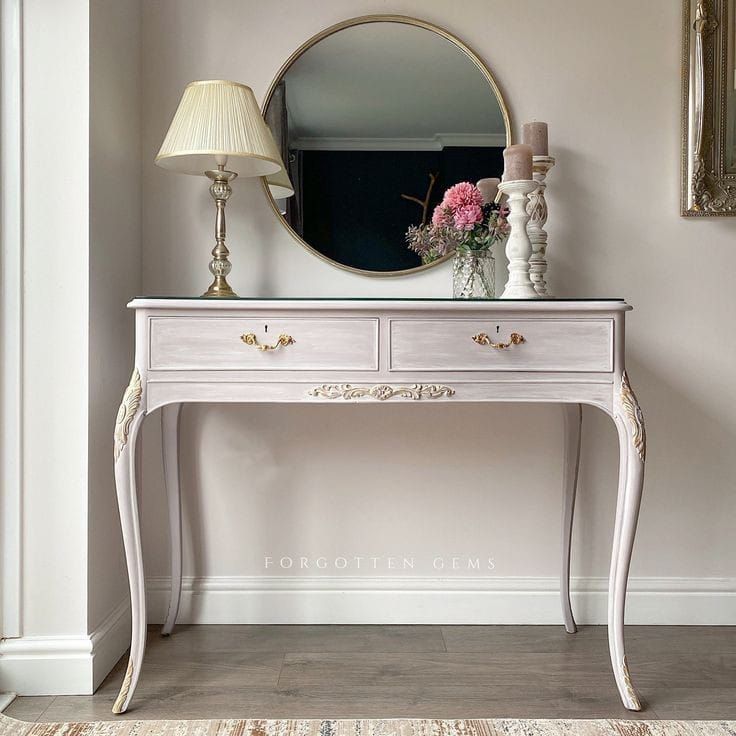 Entery Way Console Table With Wall Mounted Mirror